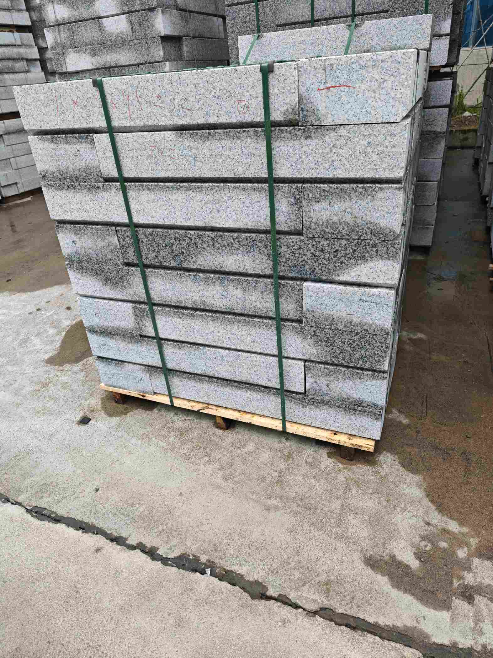 内江芙蓉白路牙石，马路牙子